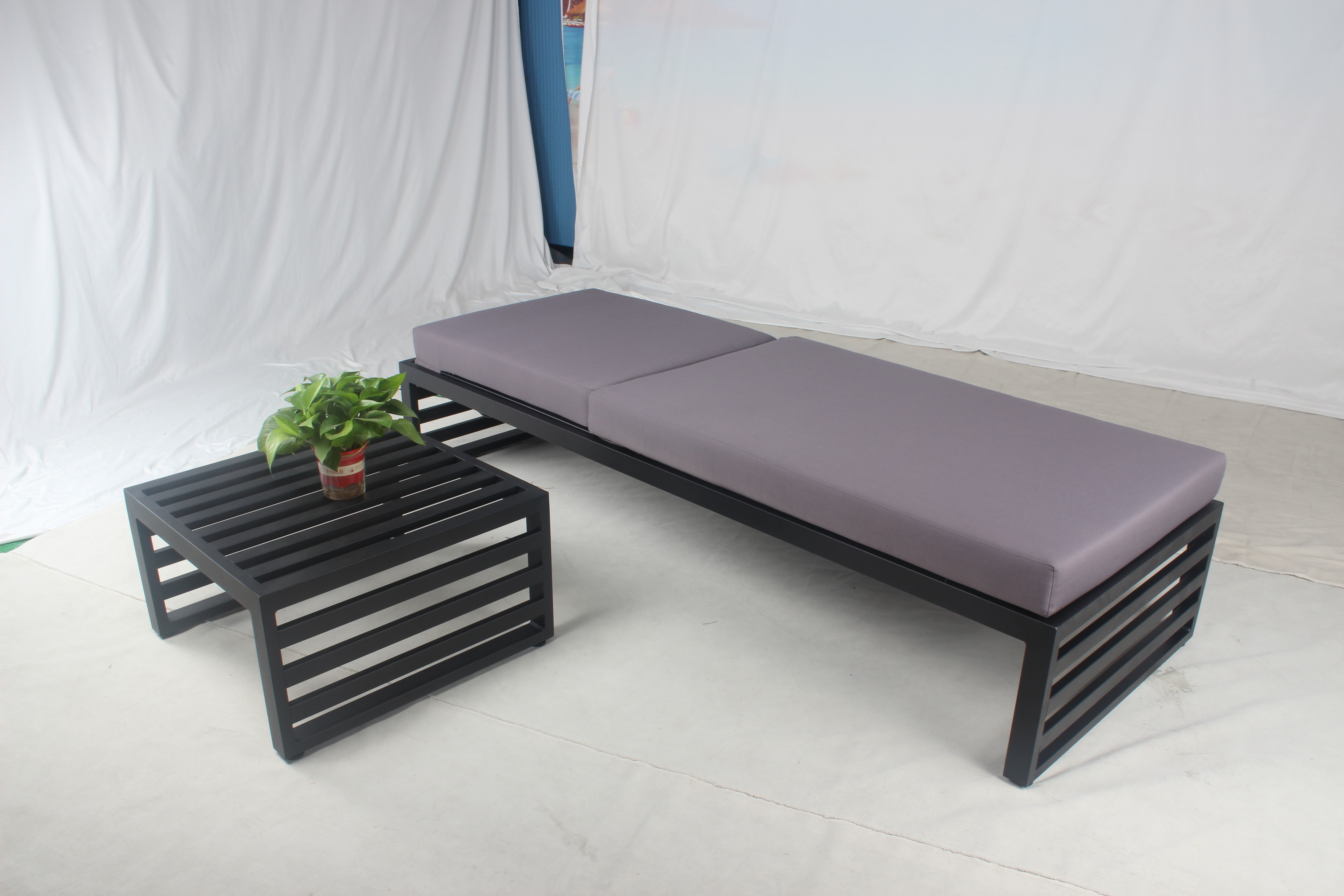 Lässiges Outdoor-Einzelbett aus Aluminium in Schwarz